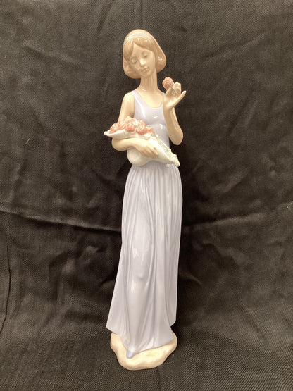 NAO by Ladro “My Little Boquet” Figurine