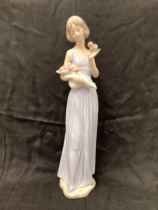 NAO by Ladro “My Little Boquet” Figurine