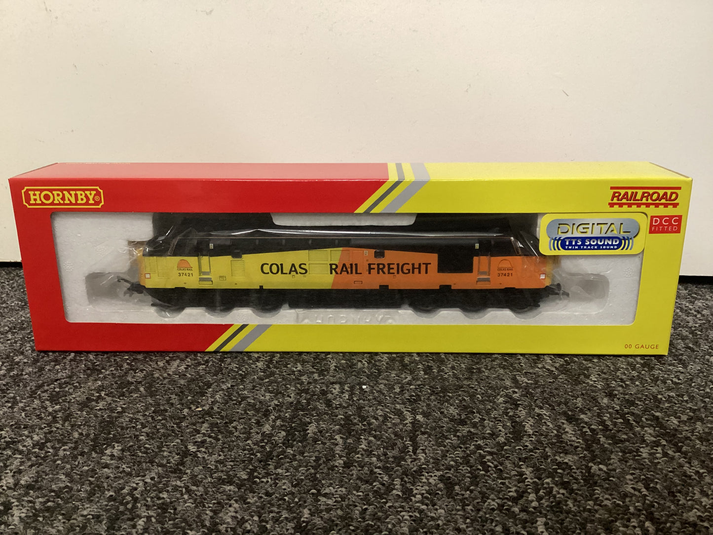 Hornby, Colas Class 37 co-co, DCC Fitted,  Railroad Plus Enhanced Livery, No. 37421, With Sound, 00 Gague