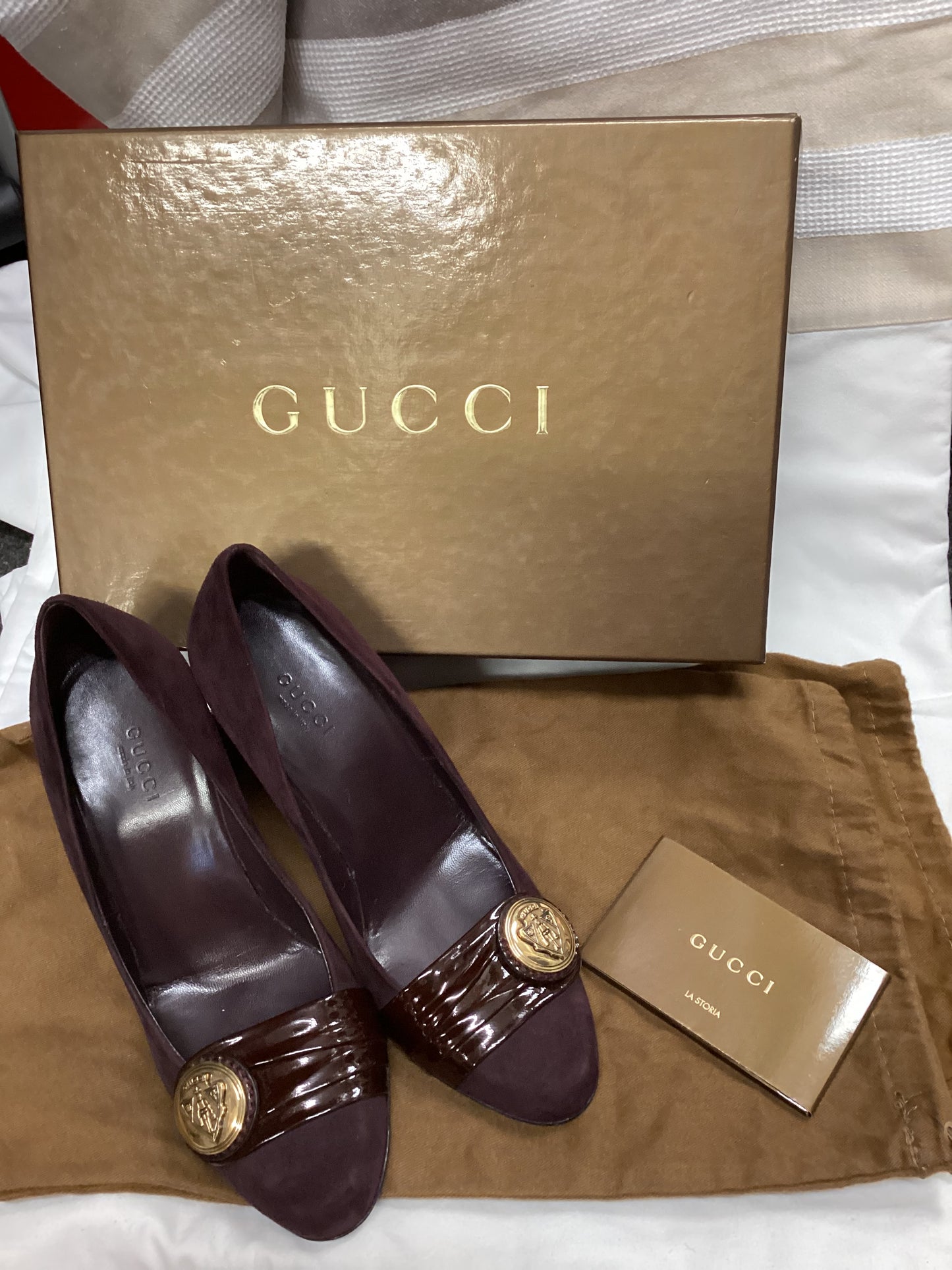 Gucci Woman’s size 3.5 Suede Court Shoes with Napa Logo, Boxed with Dust Bags