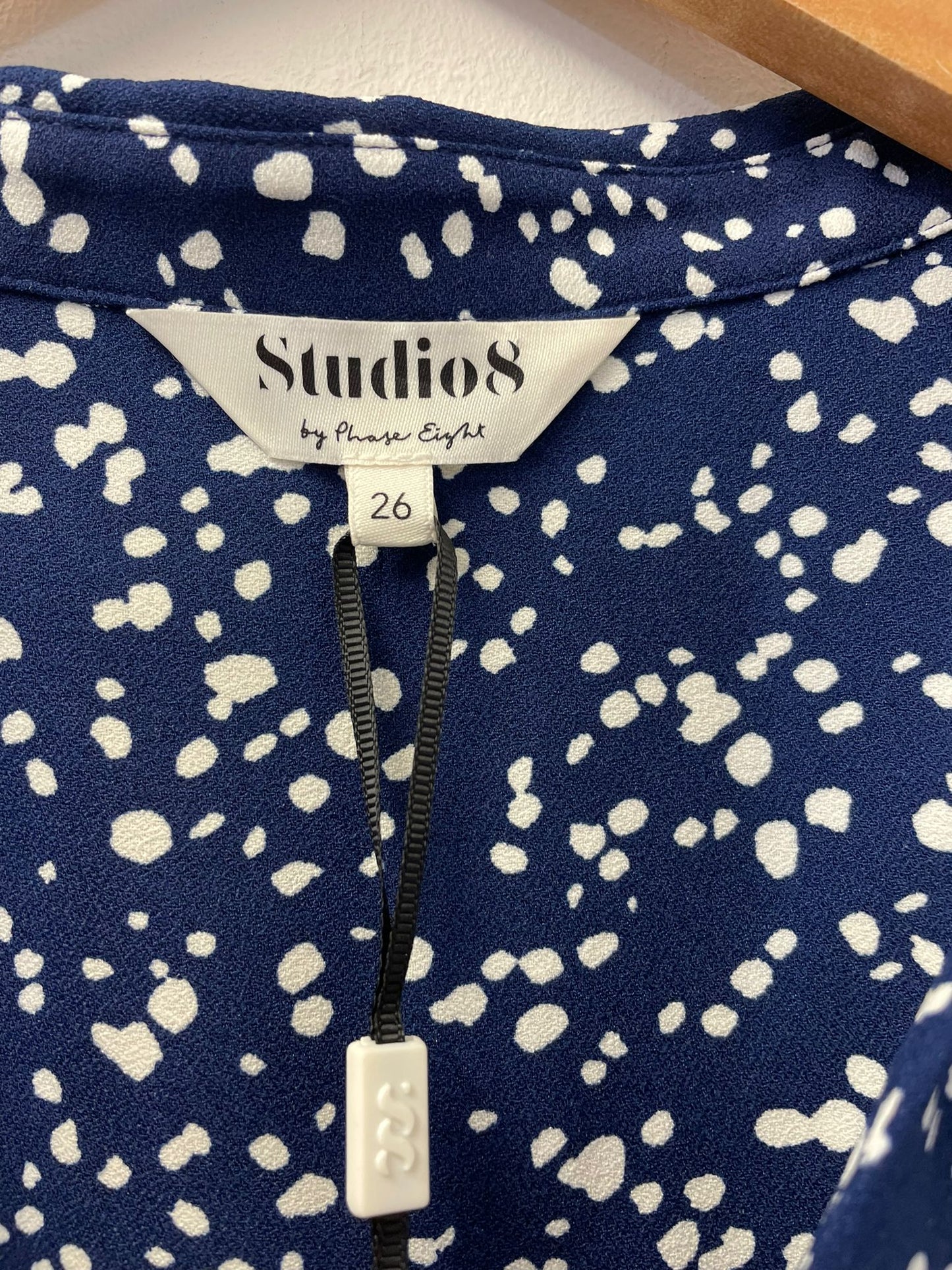 BNWT Studio8 Abigail Spot Swing Dress in Navy and White Size 24