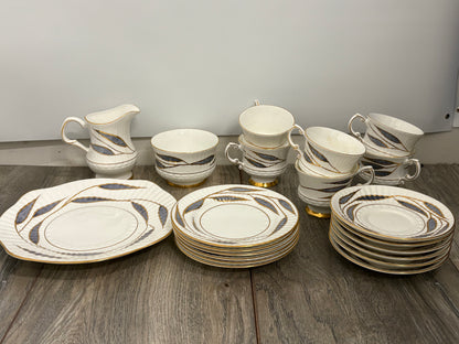 Vintage Royal Tara Fine Bone China Irish Porcelain 21-Piece Teaset