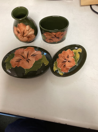 Moorcroft Hibiscus pattern set