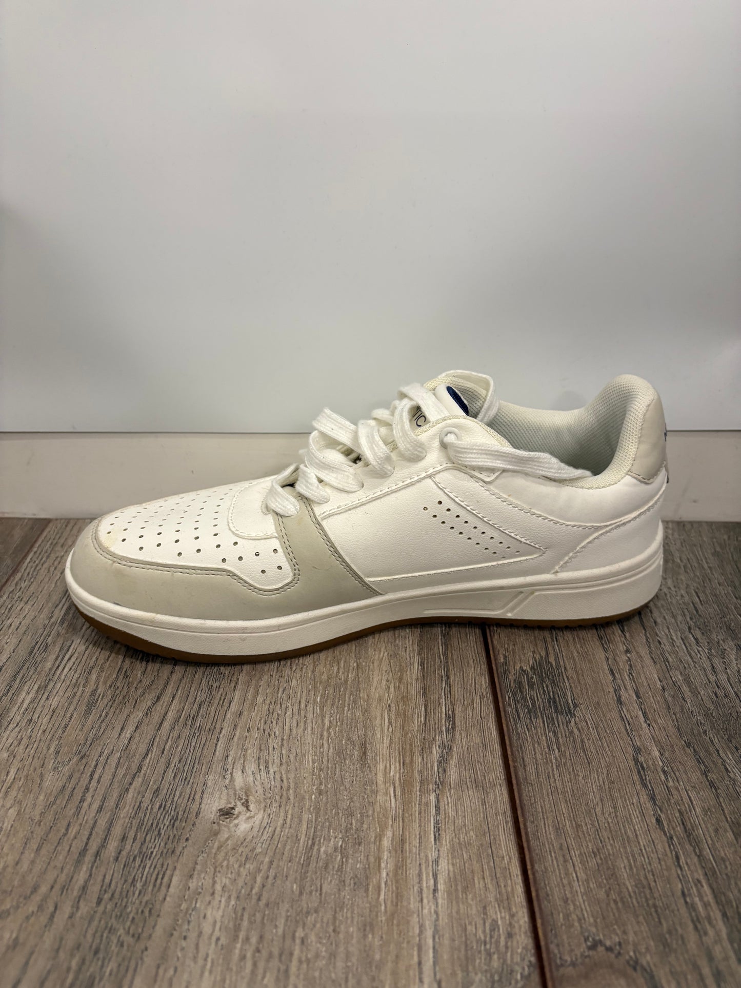 Nautica Stafford Mens White Trainers Size 8