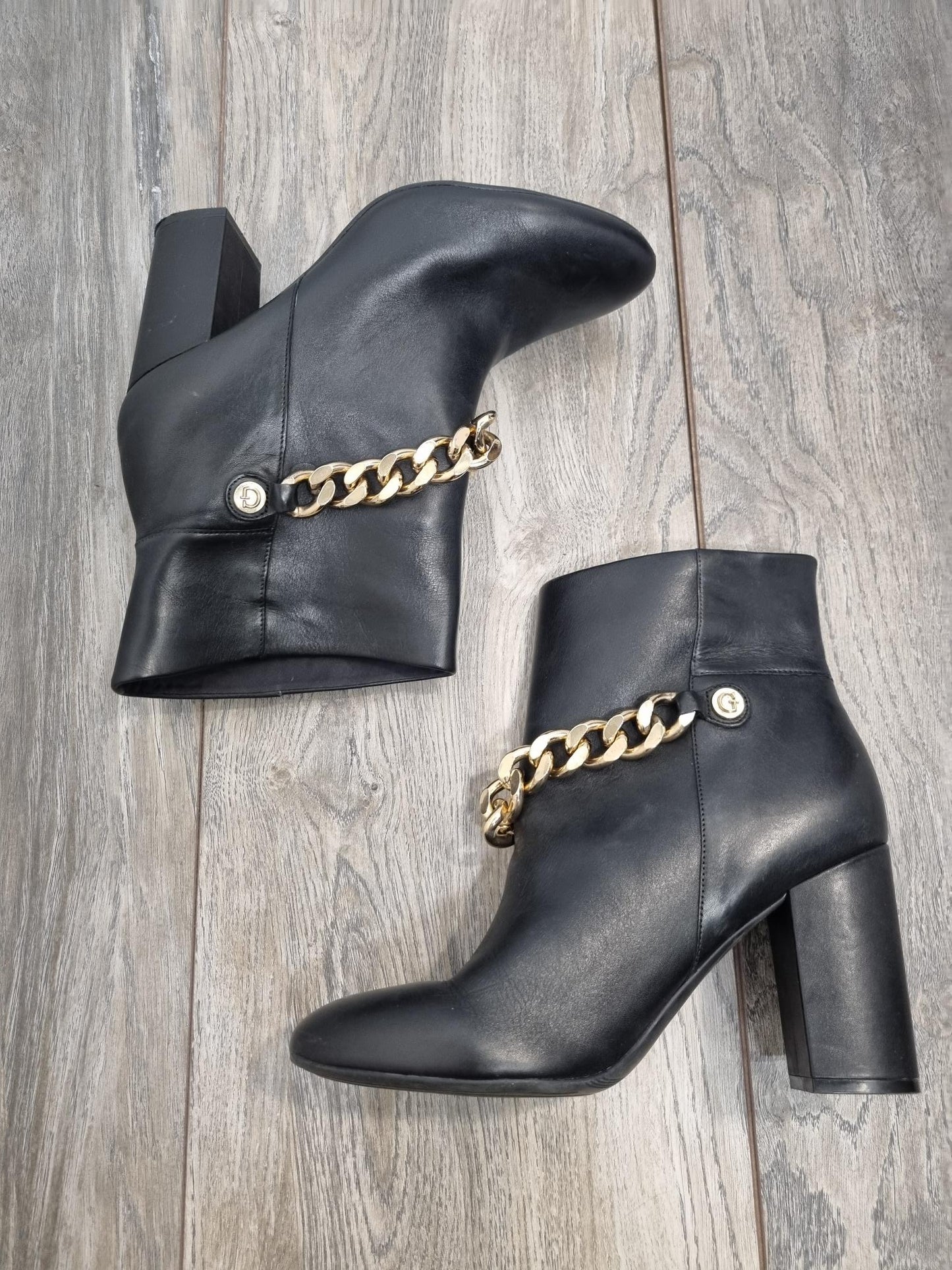 BNIB Guess Black Leather Ankle Boots Size 7