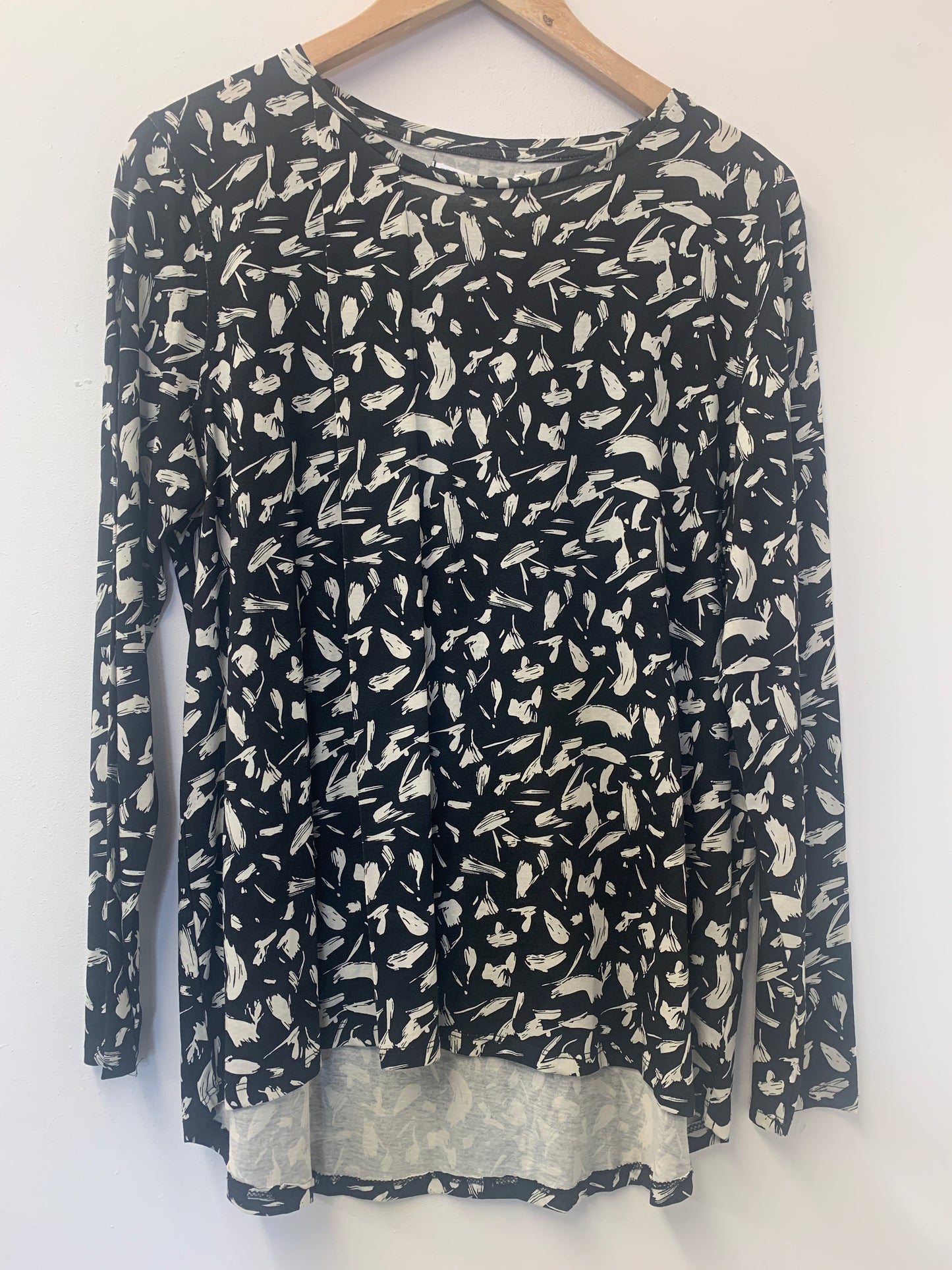 BNWT Sfera Basic Monochrome Black & White Abstract Print Shirt