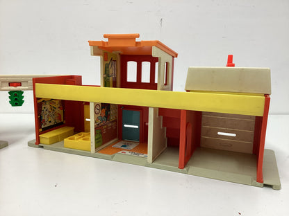Fisher Price Vintage Play Family Village