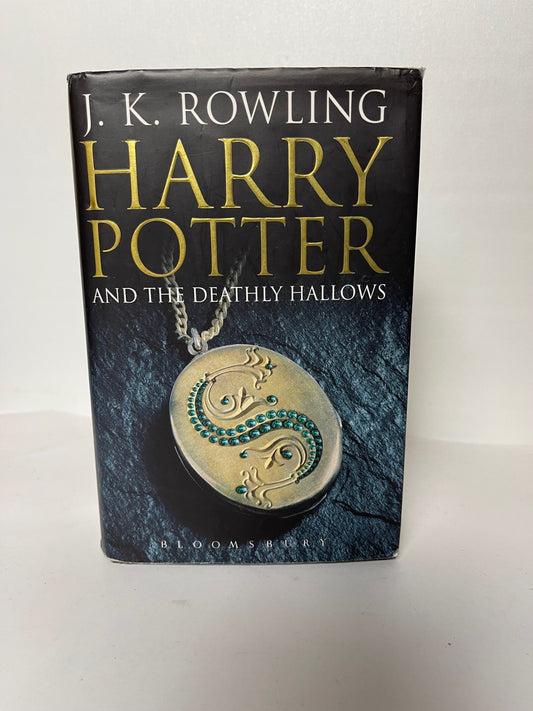 Harry Potter and The Deathly Hallows by JK Rowling