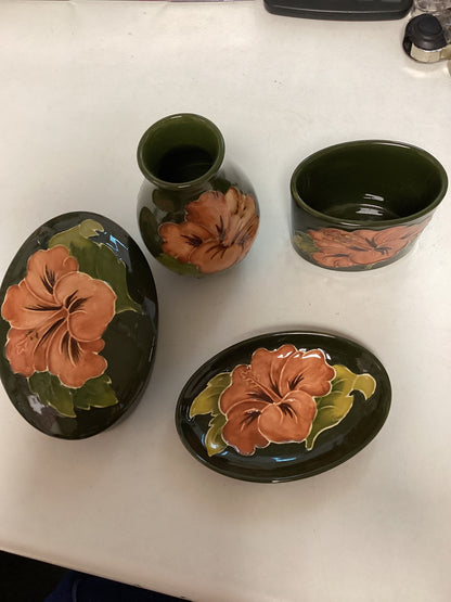Moorcroft Hibiscus pattern set