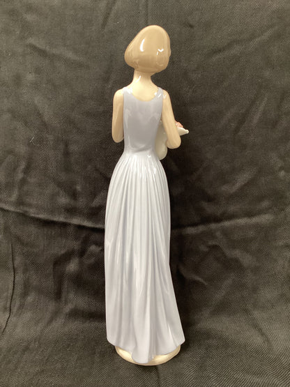 NAO by Ladro “My Little Boquet” Figurine