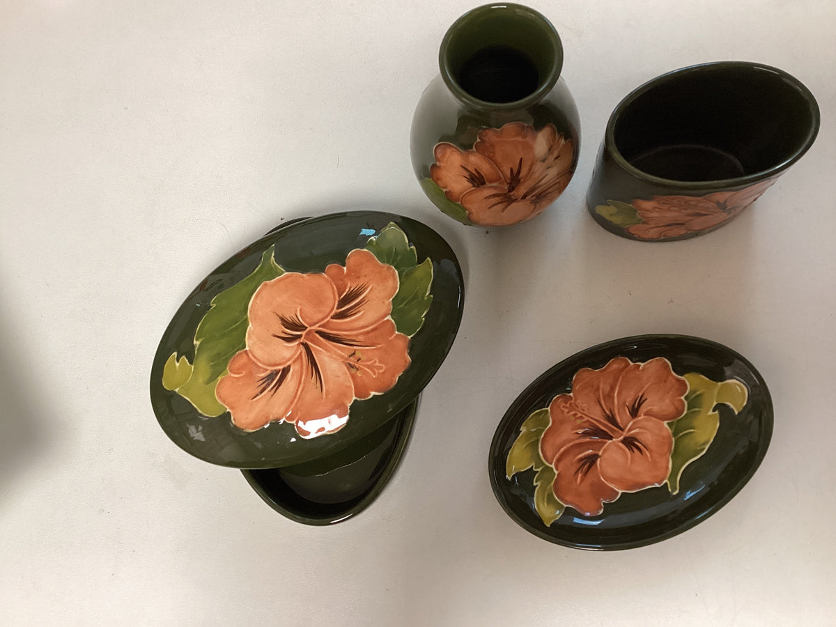 Moorcroft Hibiscus pattern set