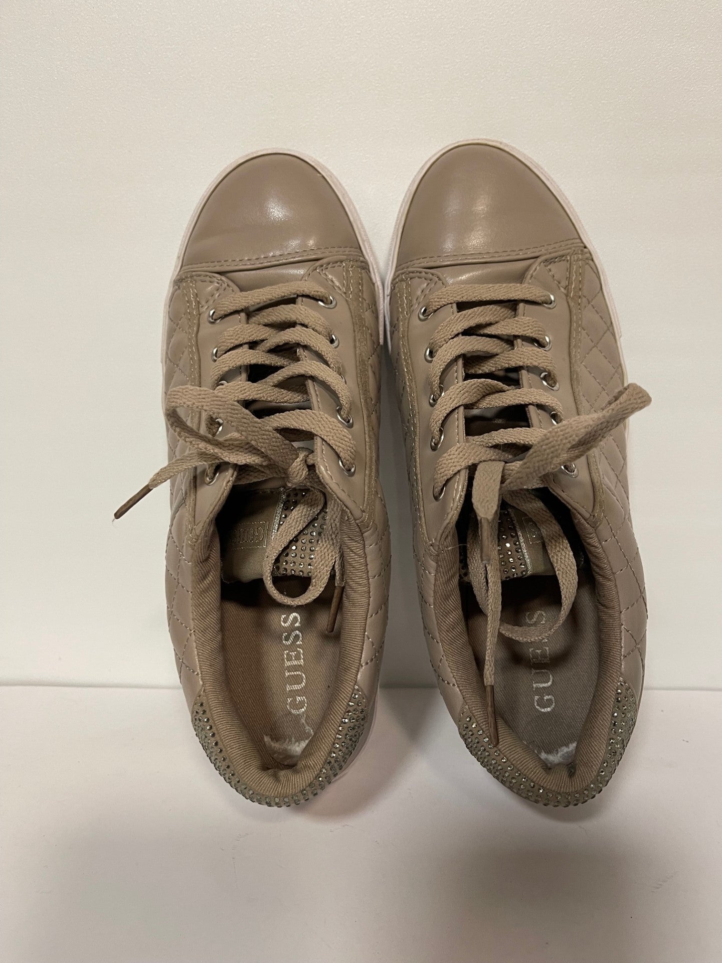 Guess beige hot sale trainers