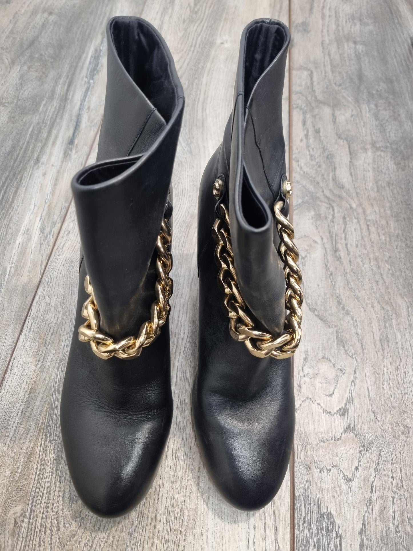 BNIB Guess Black Leather Ankle Boots Size 7