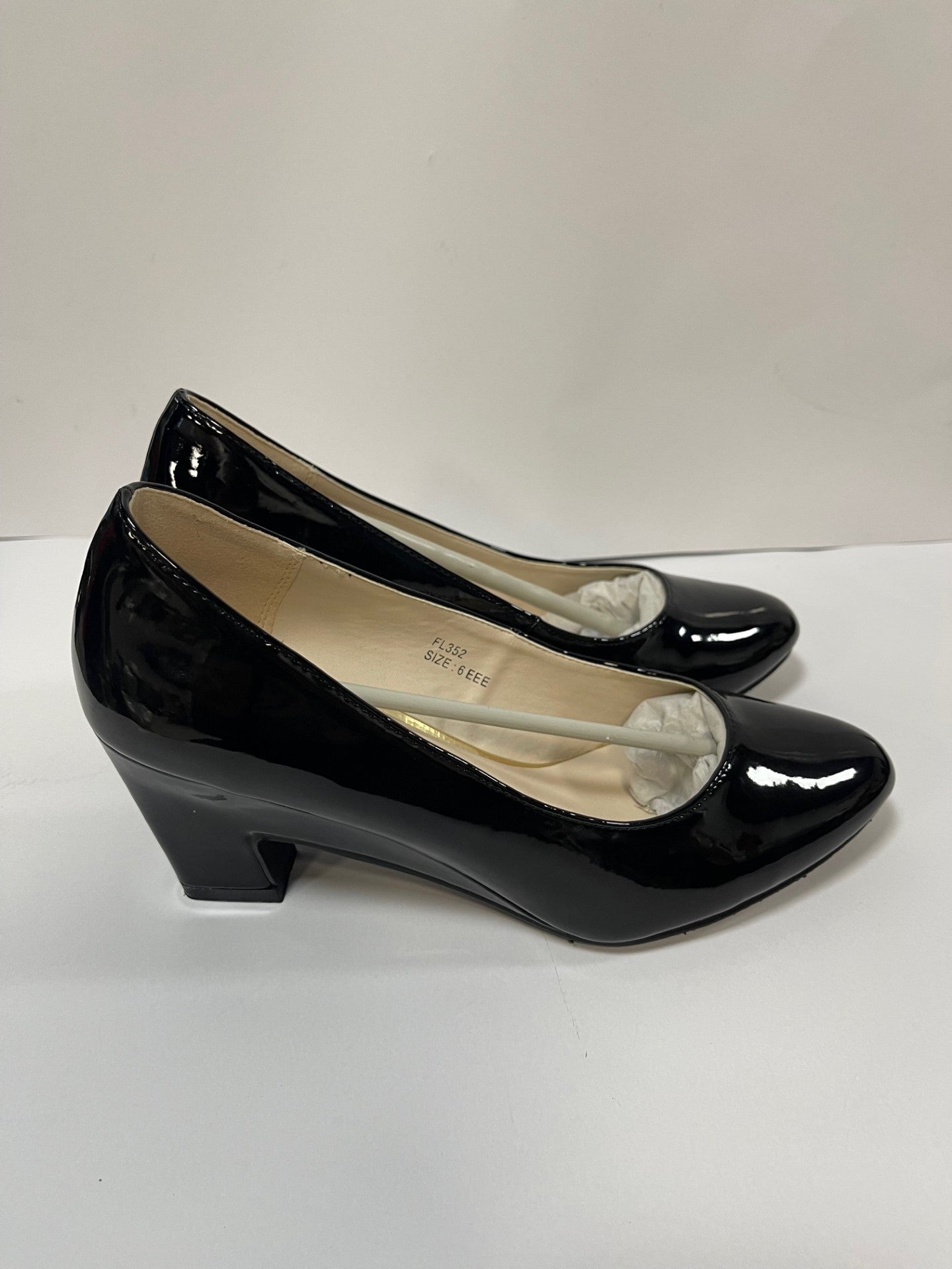 BNWT Heavenly Soles Black Heel Shoe Size 6