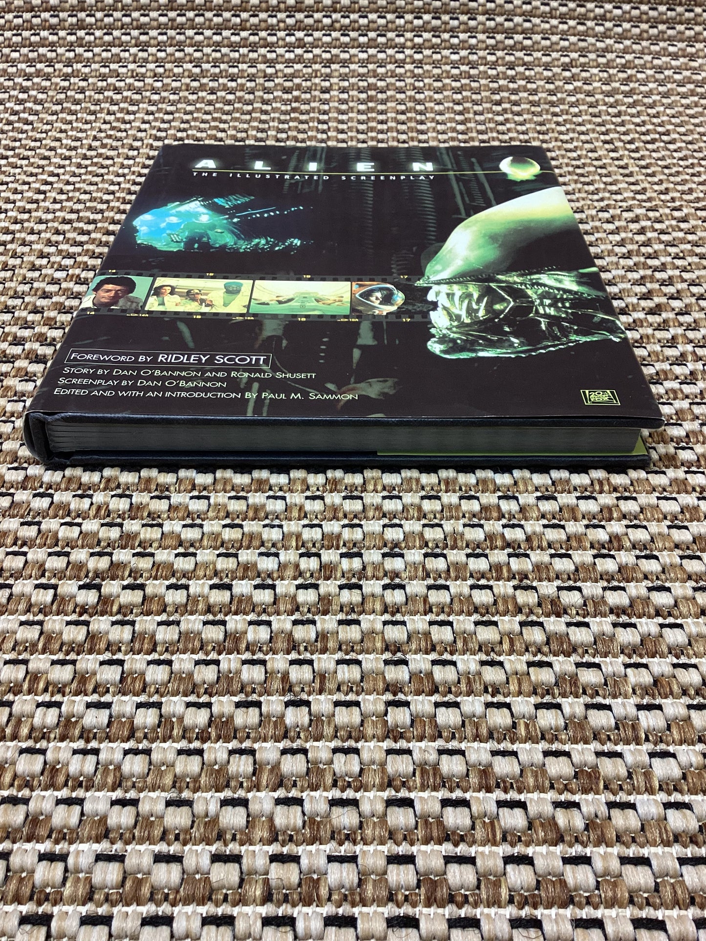 Alien: The Illustrated Screenplay by Ridley Scott, Dan O'Bannon & Ronald Shusett (2000)