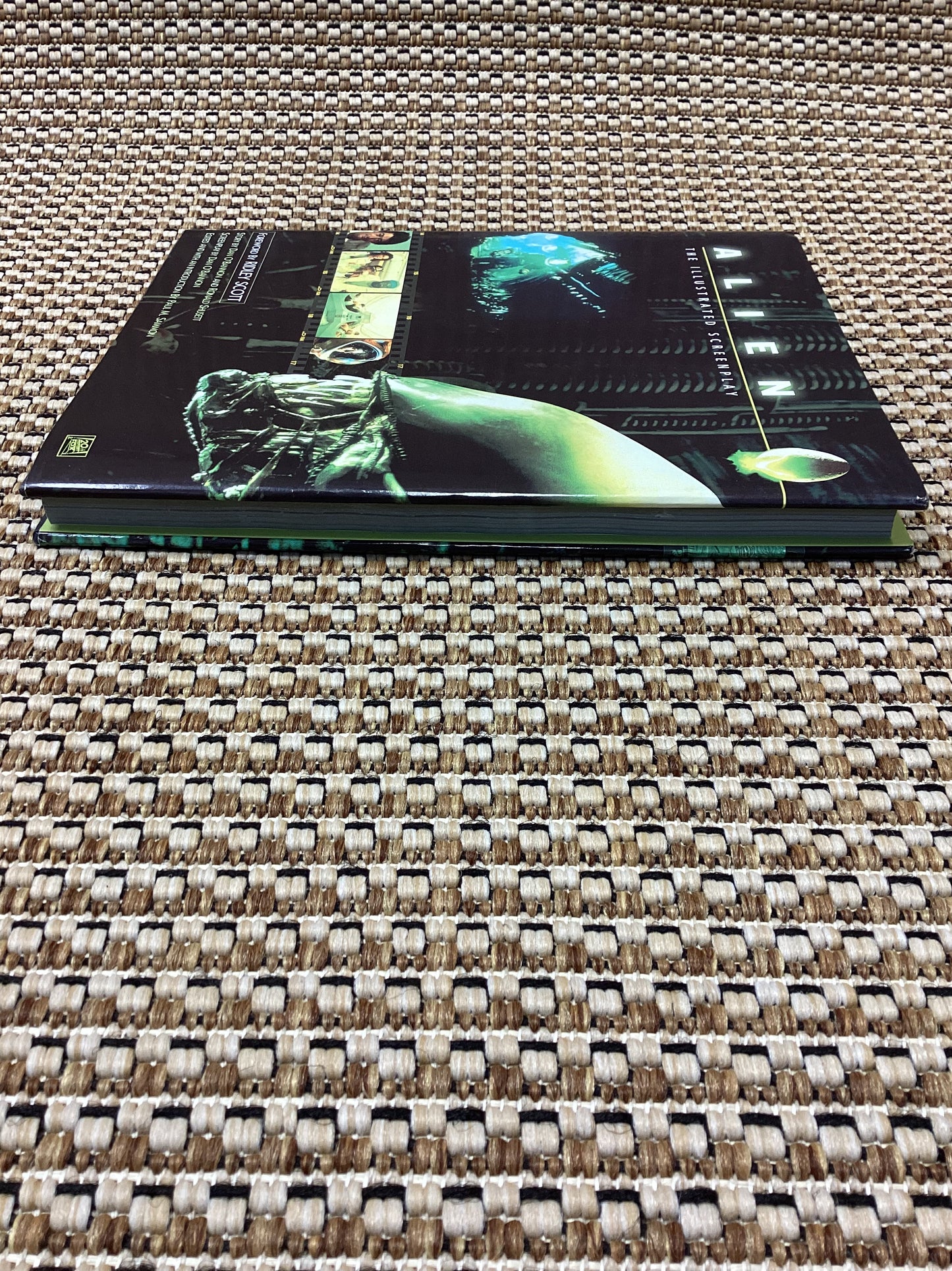 Alien: The Illustrated Screenplay by Ridley Scott, Dan O'Bannon & Ronald Shusett (2000)