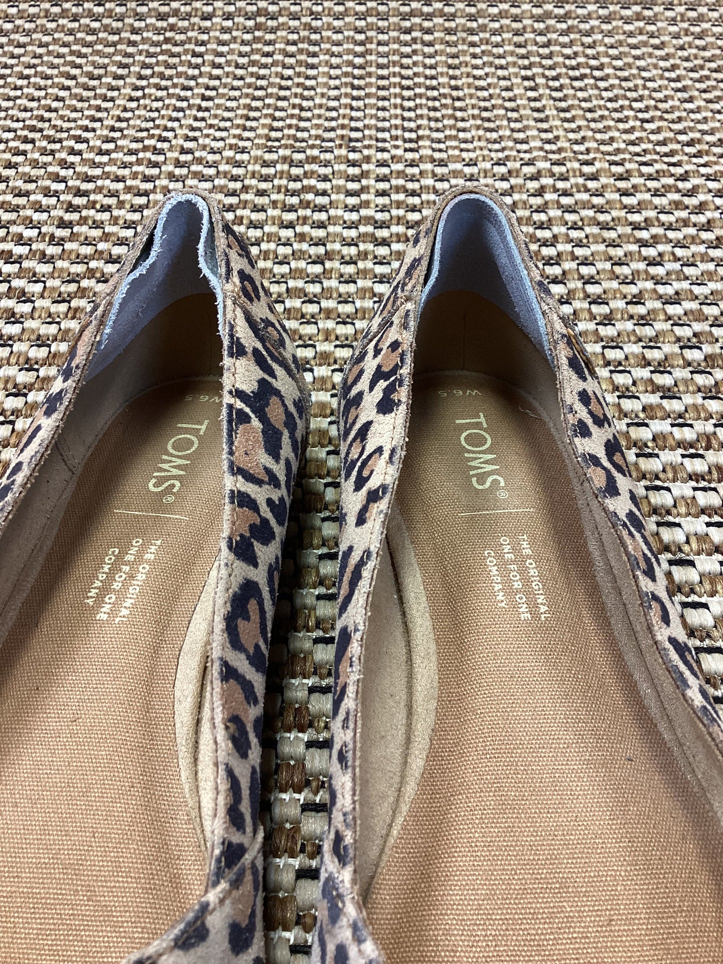 TOMS 'Julie' Tan Leopard Print Ballet Flats Size 4.5