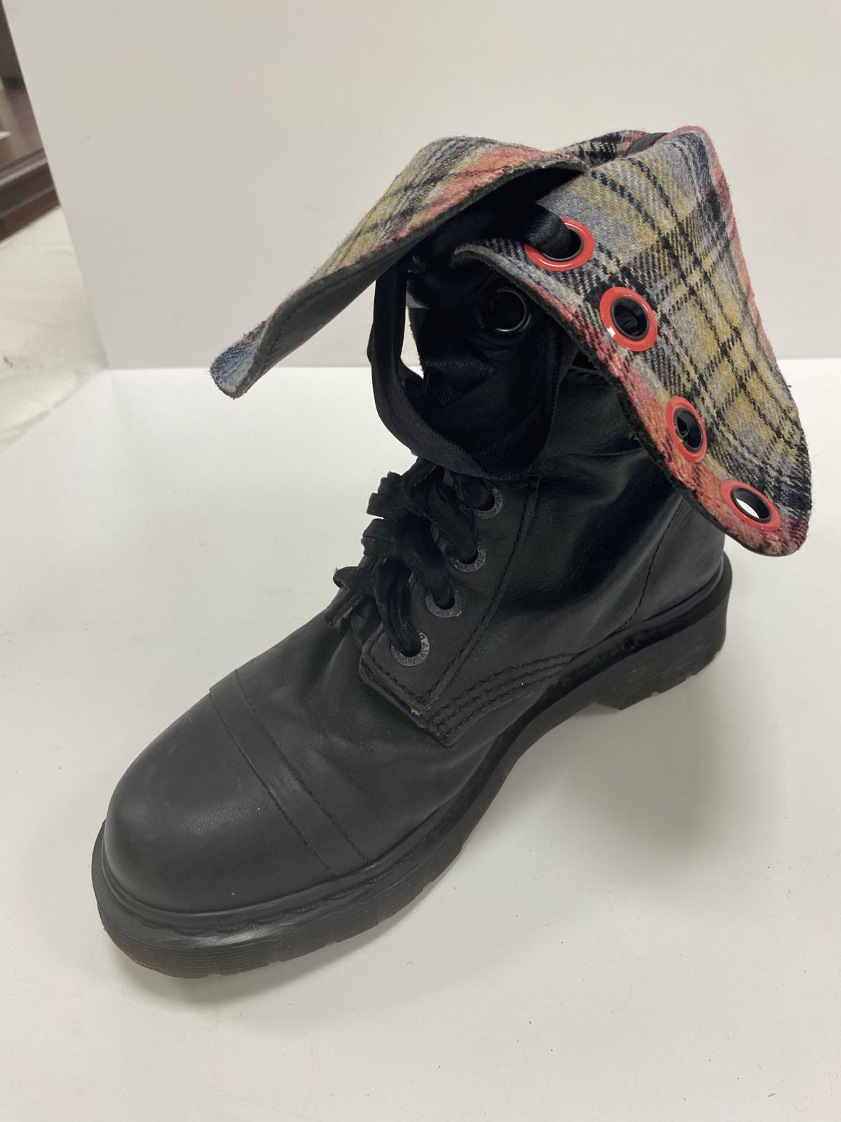 Doctor Martins Pre Loved Leather Triumph Lace Up Tartan Lining Boots UK Size 5