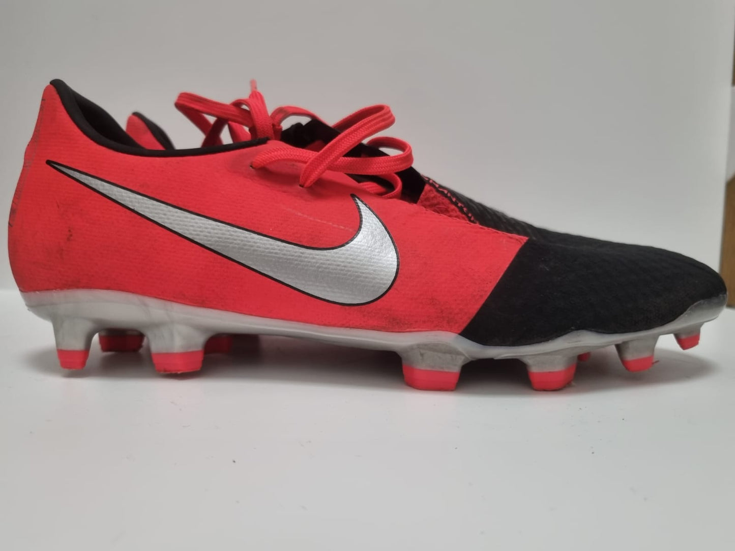 Nike Football Trainers Uk Size 8 Black/Red