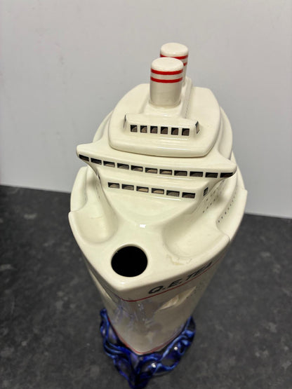 "Q.E.TEA" Queen Elizabeth II Novelty Tea Pot Paul Cardew