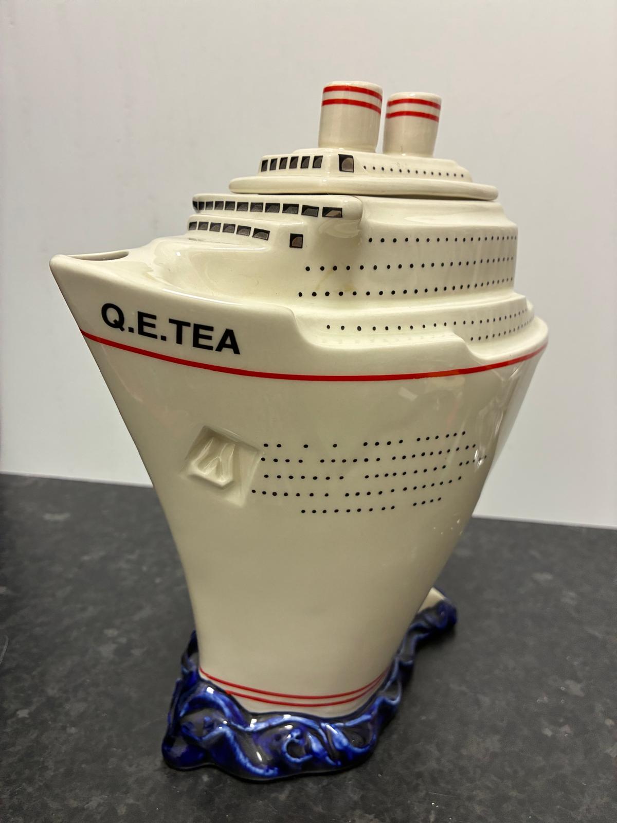 "Q.E.TEA" Queen Elizabeth II Novelty Tea Pot Paul Cardew