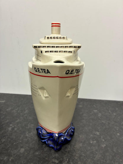 "Q.E.TEA" Queen Elizabeth II Novelty Tea Pot Paul Cardew