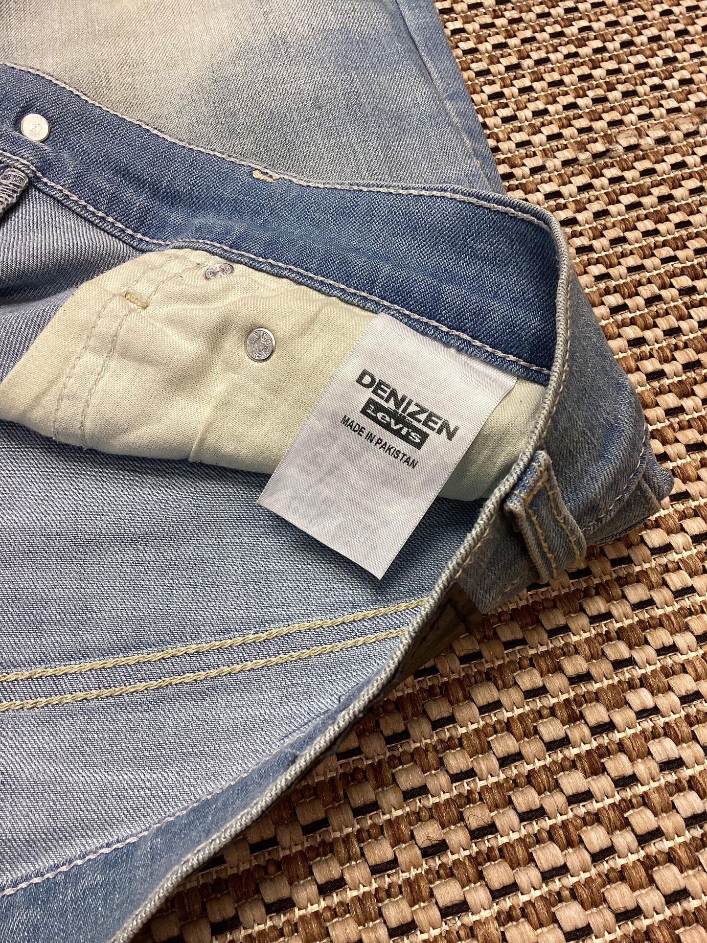 Denizen from Levi's Lightwash Blue Jeans Size M