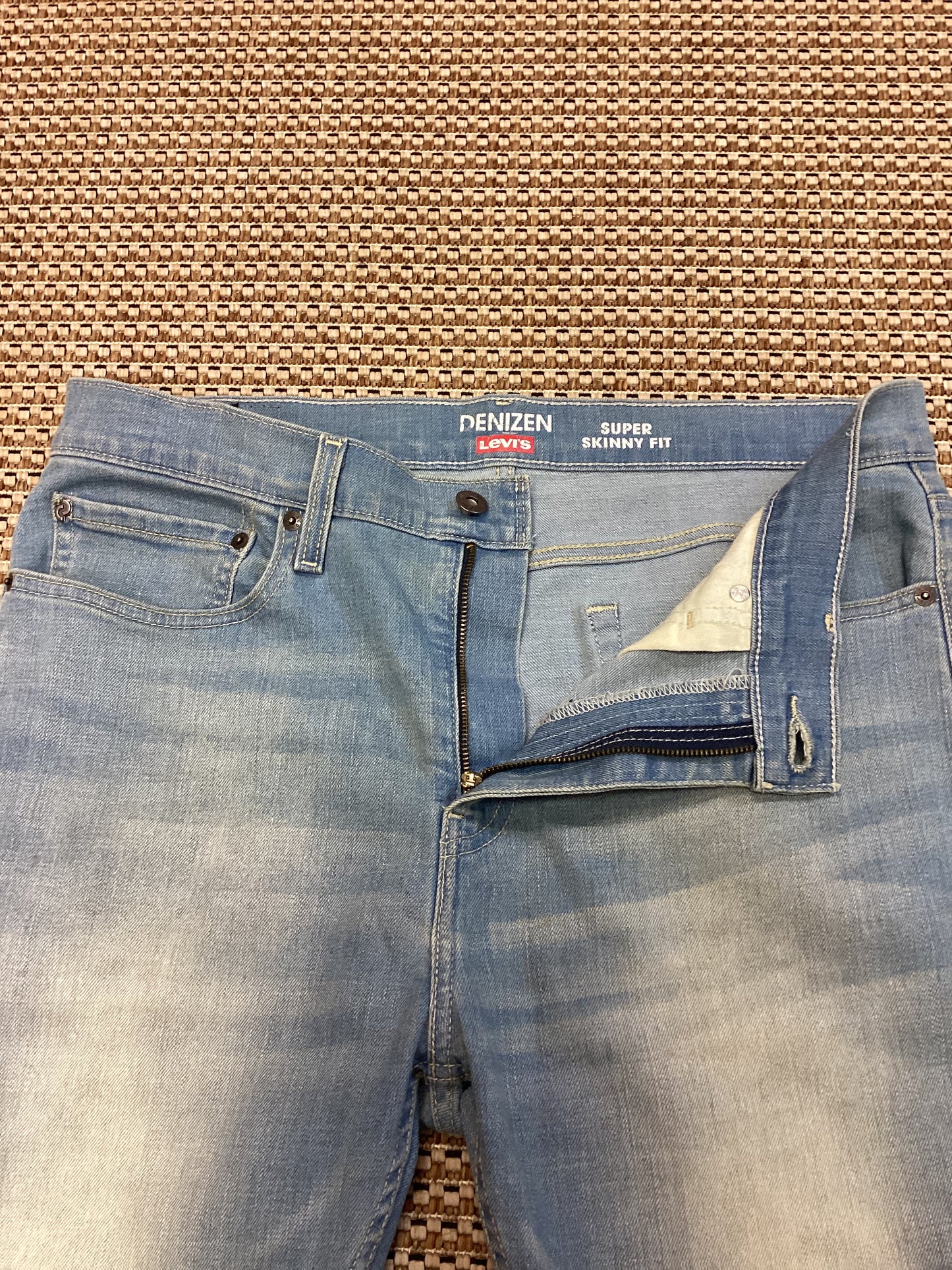 Denizen from Levi's Lightwash Blue Jeans Size M