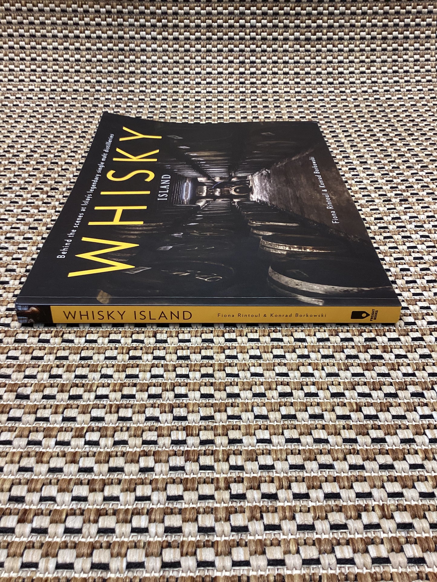 Whisky Island by Fiona Rintoul & Konrad Borkowski (2017)