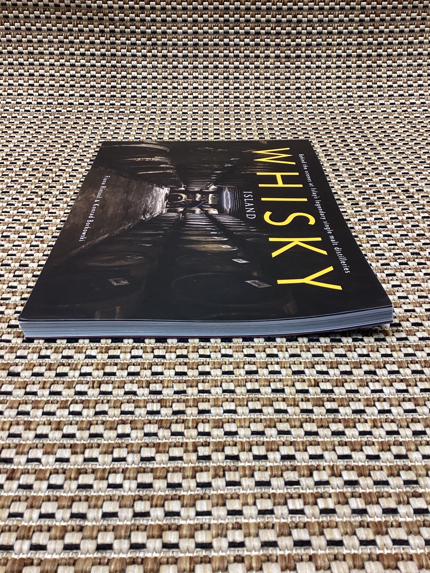 Whisky Island by Fiona Rintoul & Konrad Borkowski (2017)