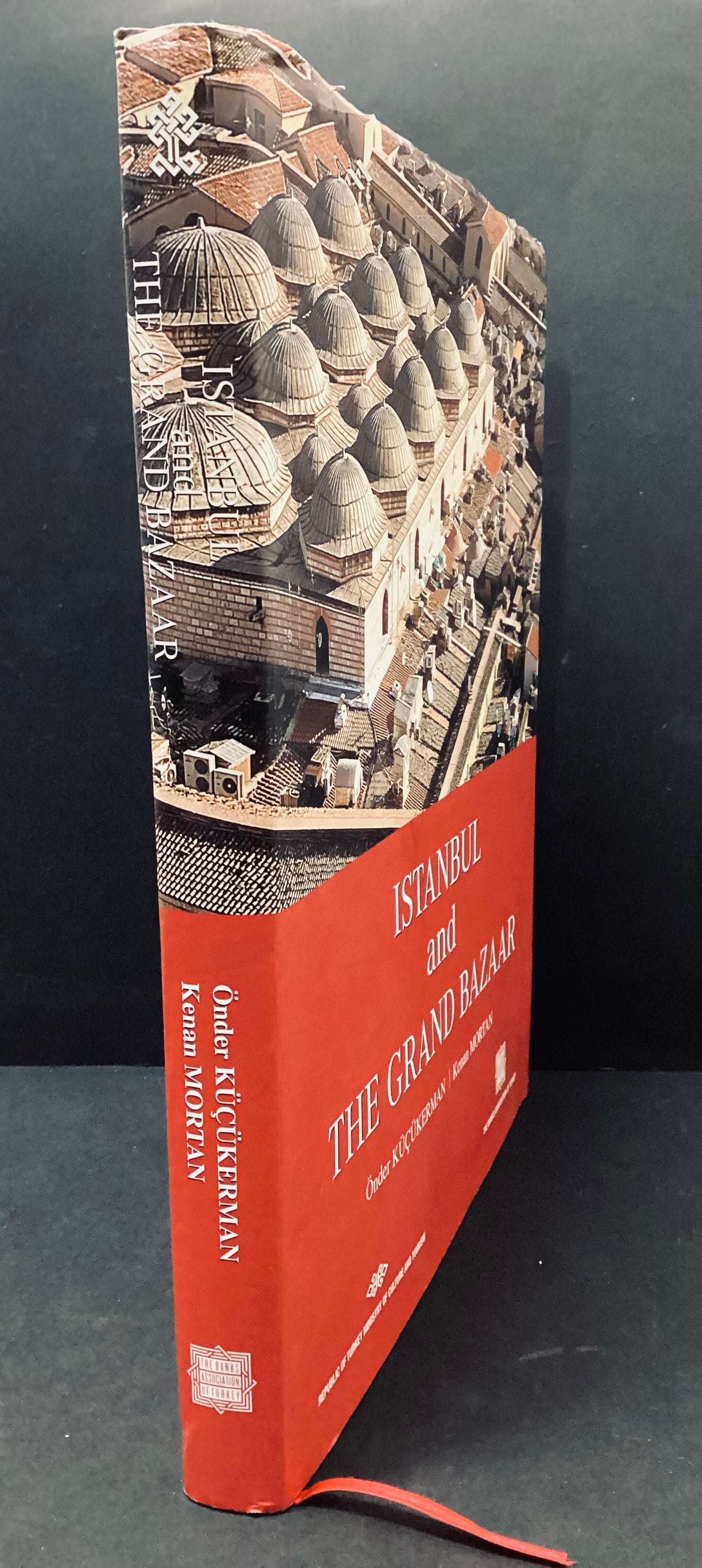 Istanbul and the Grand Bazaar by K. Mortan and O. Kucukerman, 2008