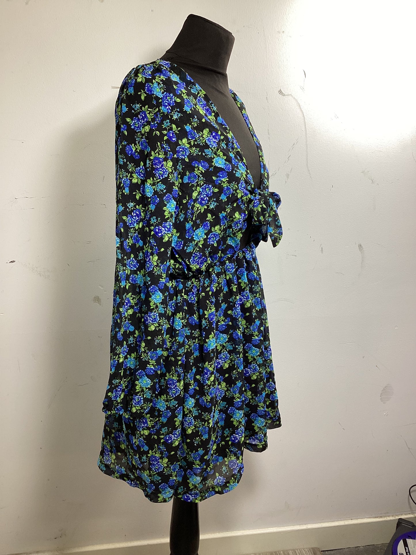 Wylder London Navy w/ Blue Floral Design Dress Size M/L