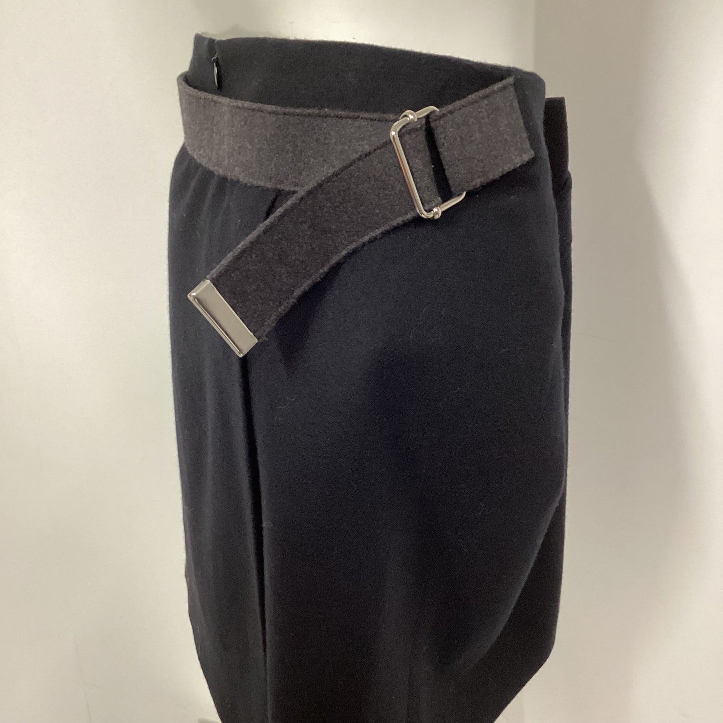 Nicole Farhi Black 100% Wool Mini Skirt With Belt Size 12