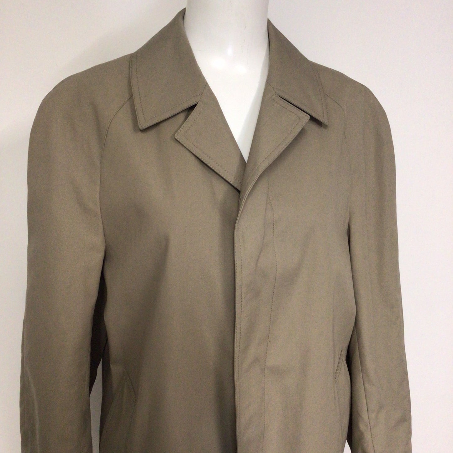 Yaffy Scotland Beige Shower Resistant Trench Coat Size Ch44" (approx.)