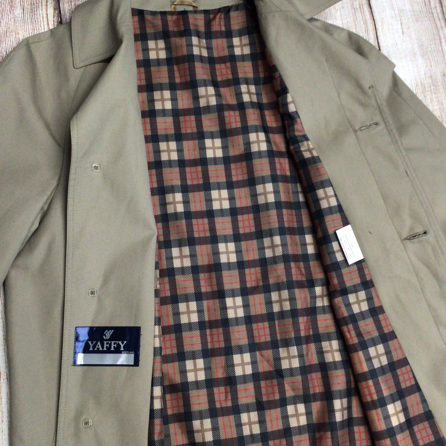 Yaffy Scotland Beige Shower Resistant Trench Coat Size Ch44" (approx.)