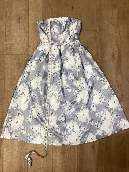 BNWT True Decadence Blue & White Floral Strapless Dress Size 8