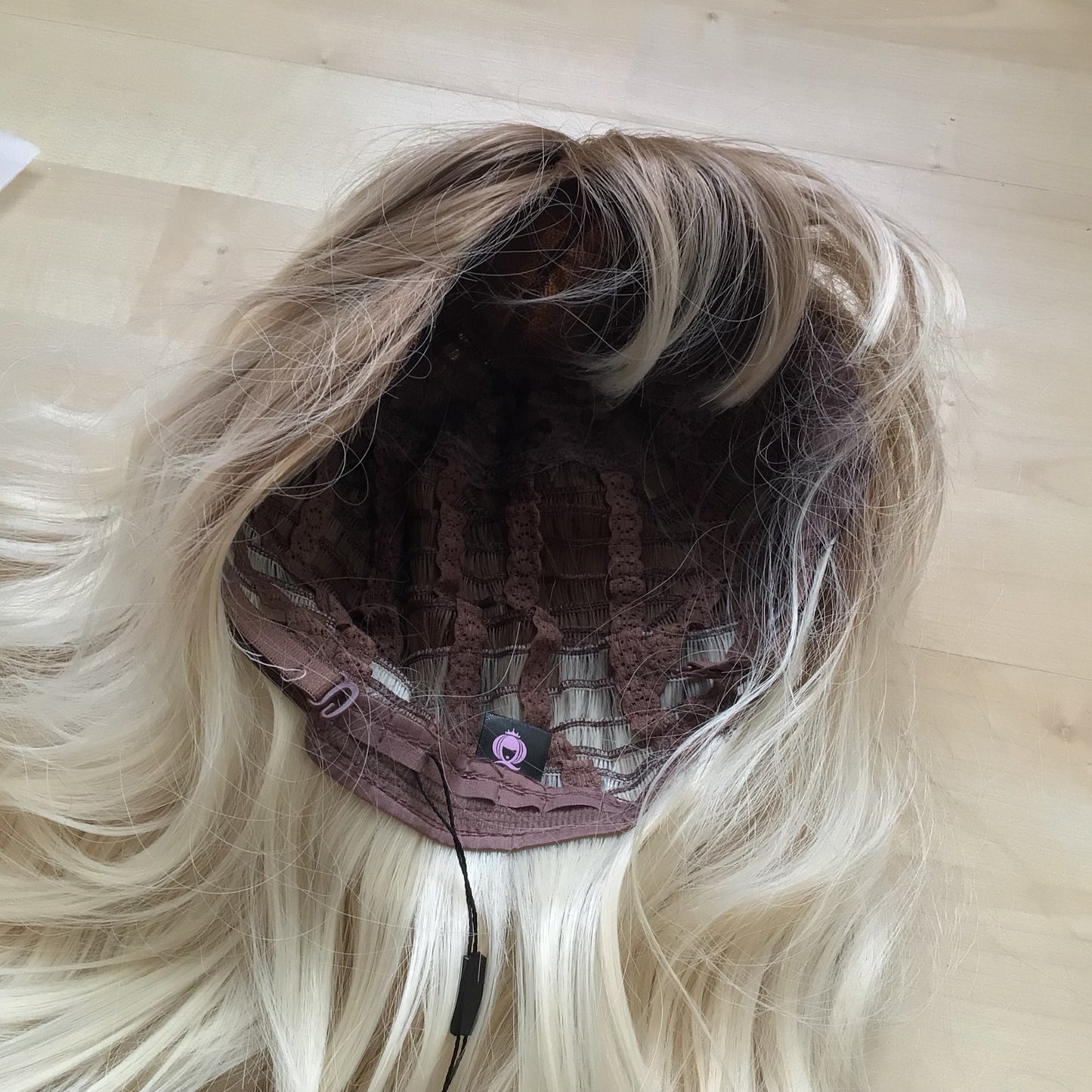 BNWT Focus Your Beauty Style MW6127-1 Brown/Blonde Ombre 16-inch Long Wavy Wig