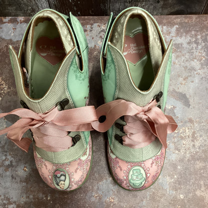 Hot chocolate design Chocolaticas Marie Antoinette highheel shoes