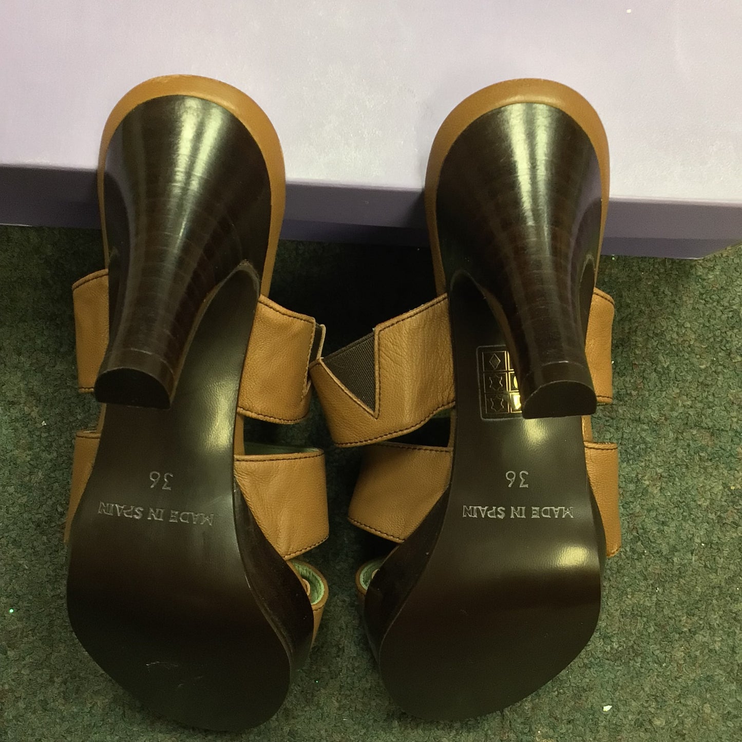 BNIB Helen Bateman Brown Wide Strappy Heeled Sandals Size 36