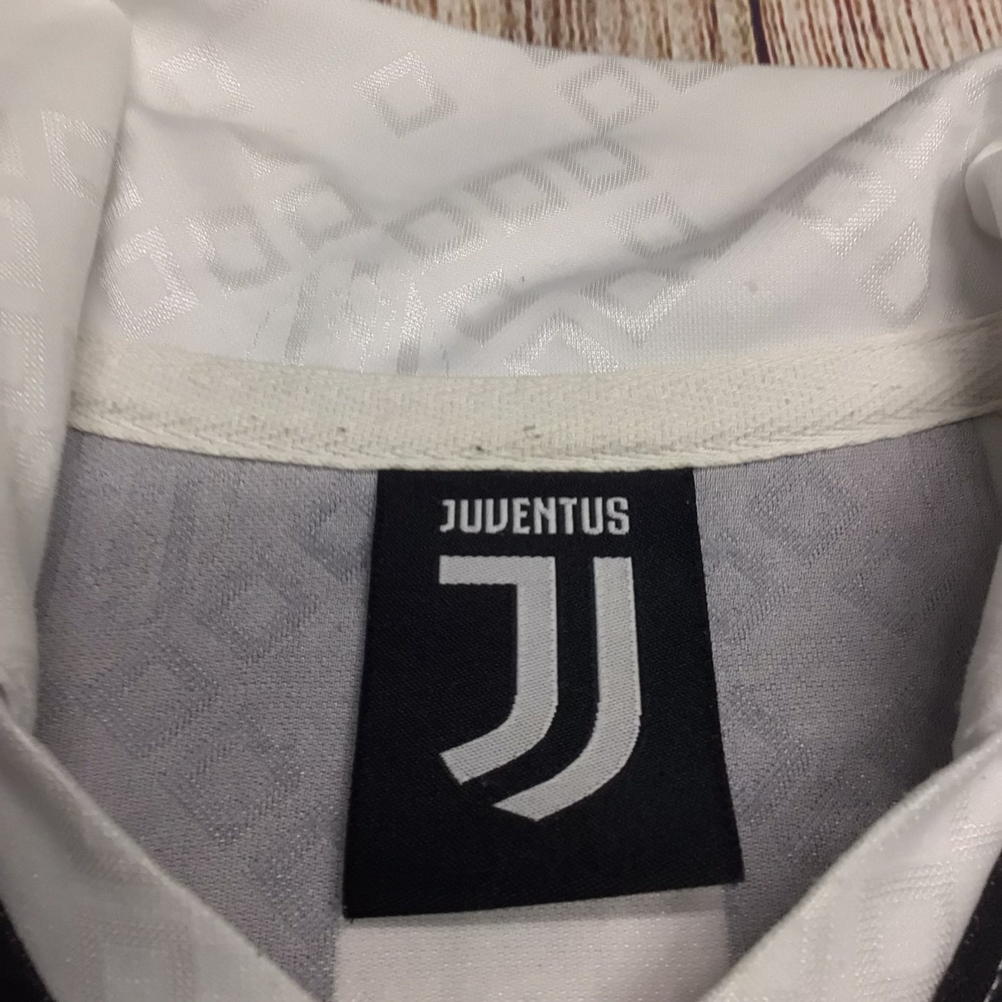 Juventus Black & White Striped Football Shirt Replica 1992/1993 Size S