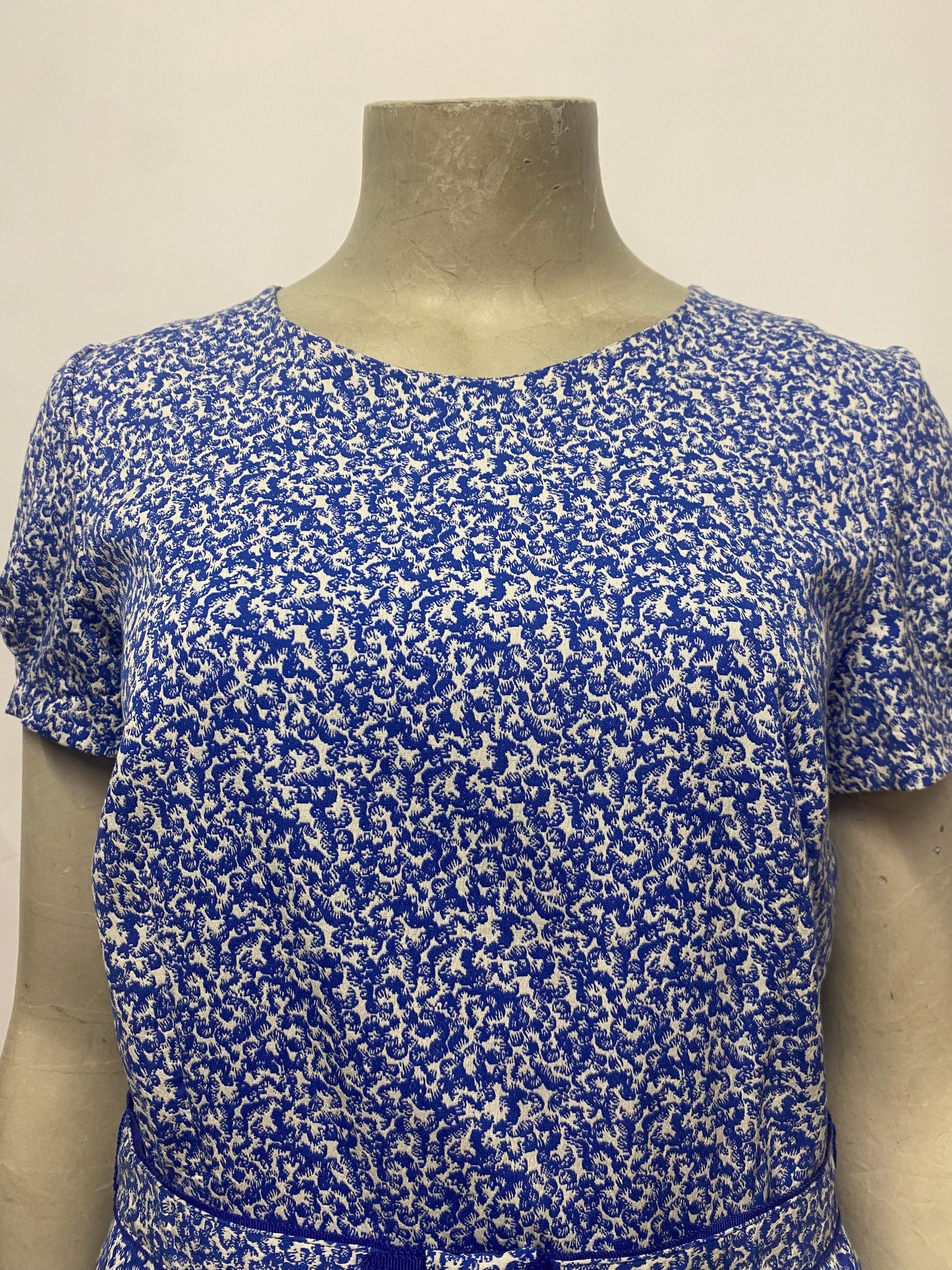 Yera Blue and White Flower Short Sleeve Dress Medium/12