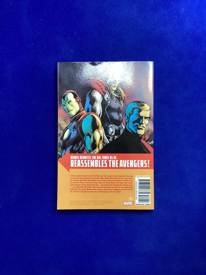 MARVEL The Avengers: The Complete Collection, Brian Michael Bendis, 1st Ed., Softback (2017)