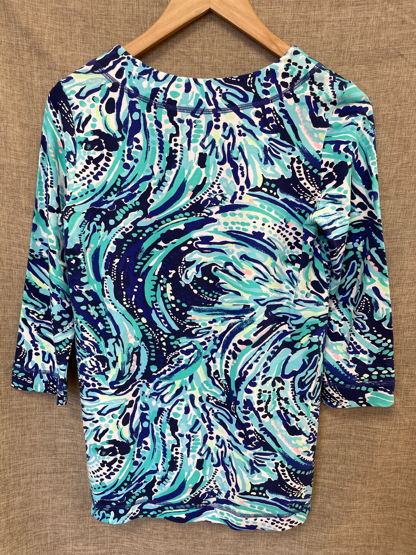 Lilly Pulitzer Blue Green Patterned Round Neck with V 3-4 Sleeve Activewear Top Extra Small
