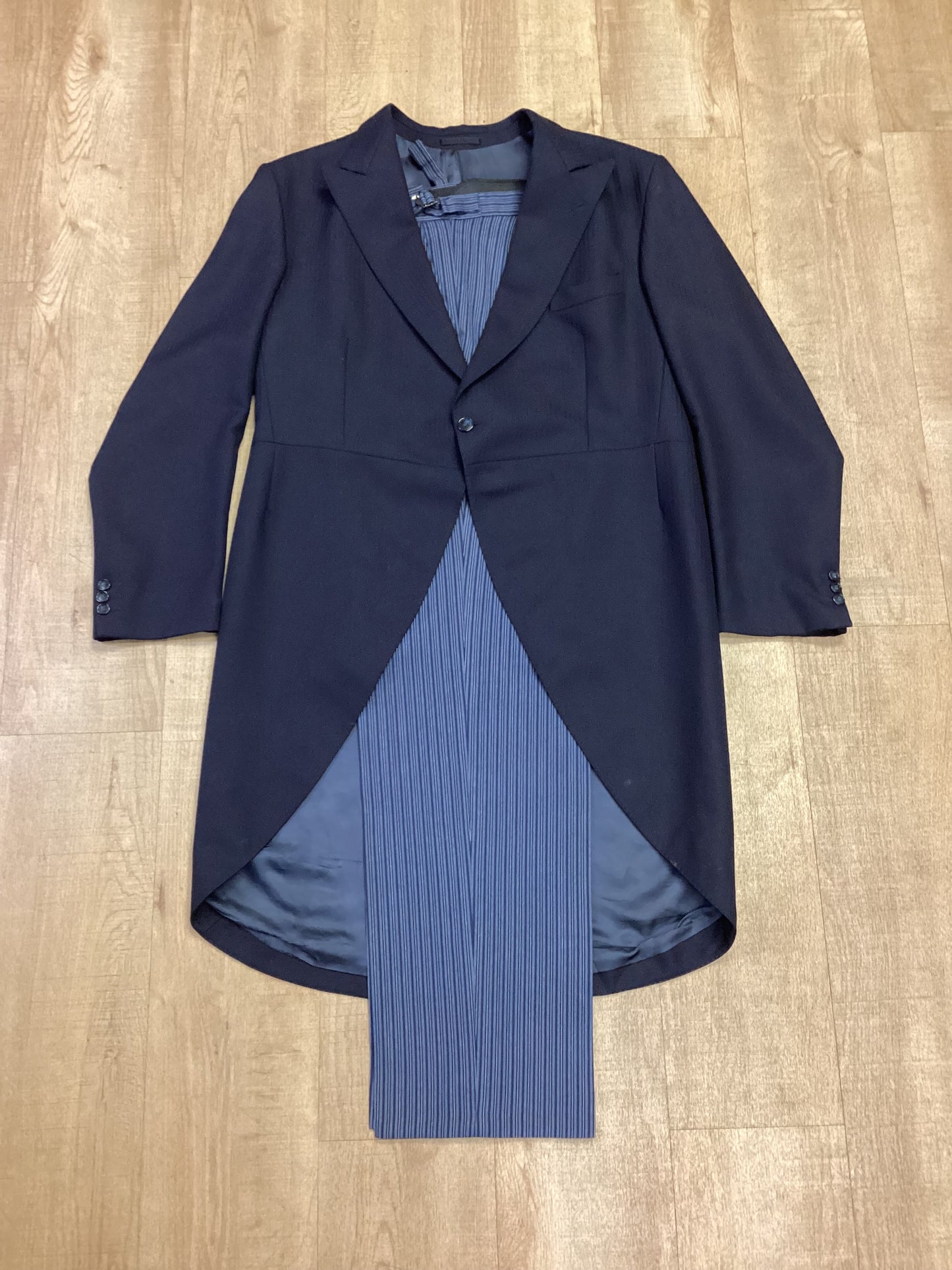 Henry's Menswear Navy Wool 2-Piece Suit Size XL