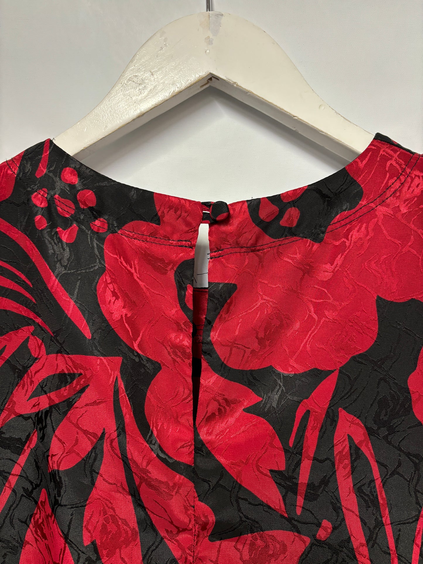 Jacques Black and Red Floral Long Sleeve Satin Top 14