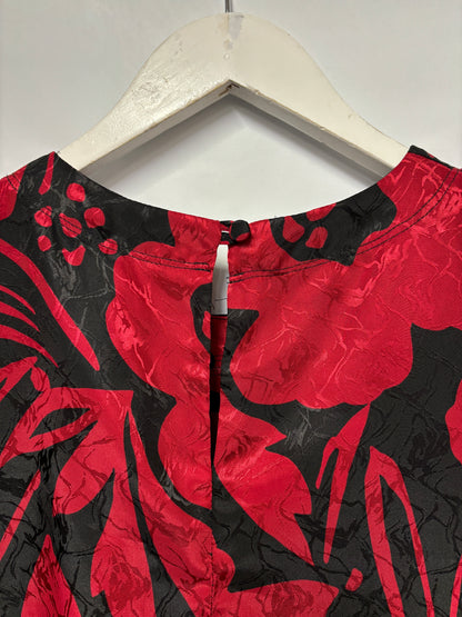 Jacques Black and Red Floral Long Sleeve Satin Top 14