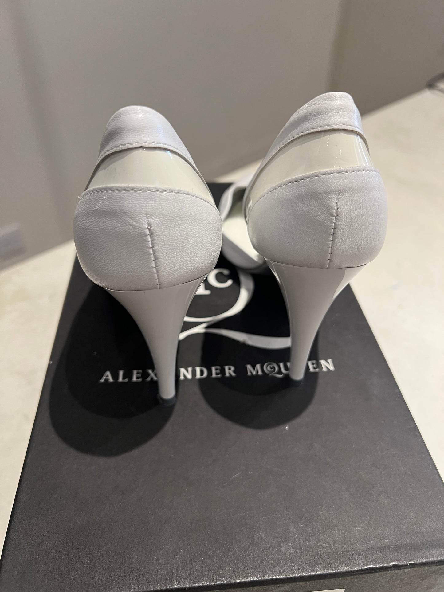 Alexander McQueen White Leather Pumps Size 3