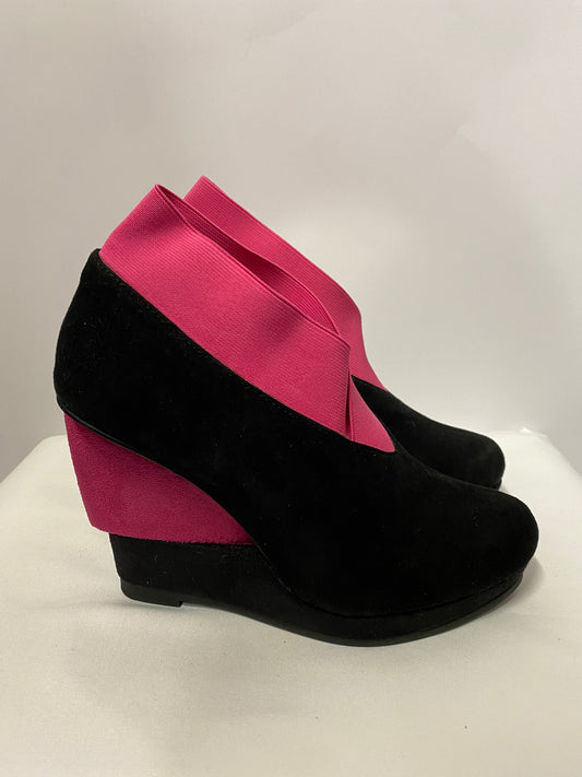Lungta De Fancy Pink and Black Suede Wedge Heels 5.5