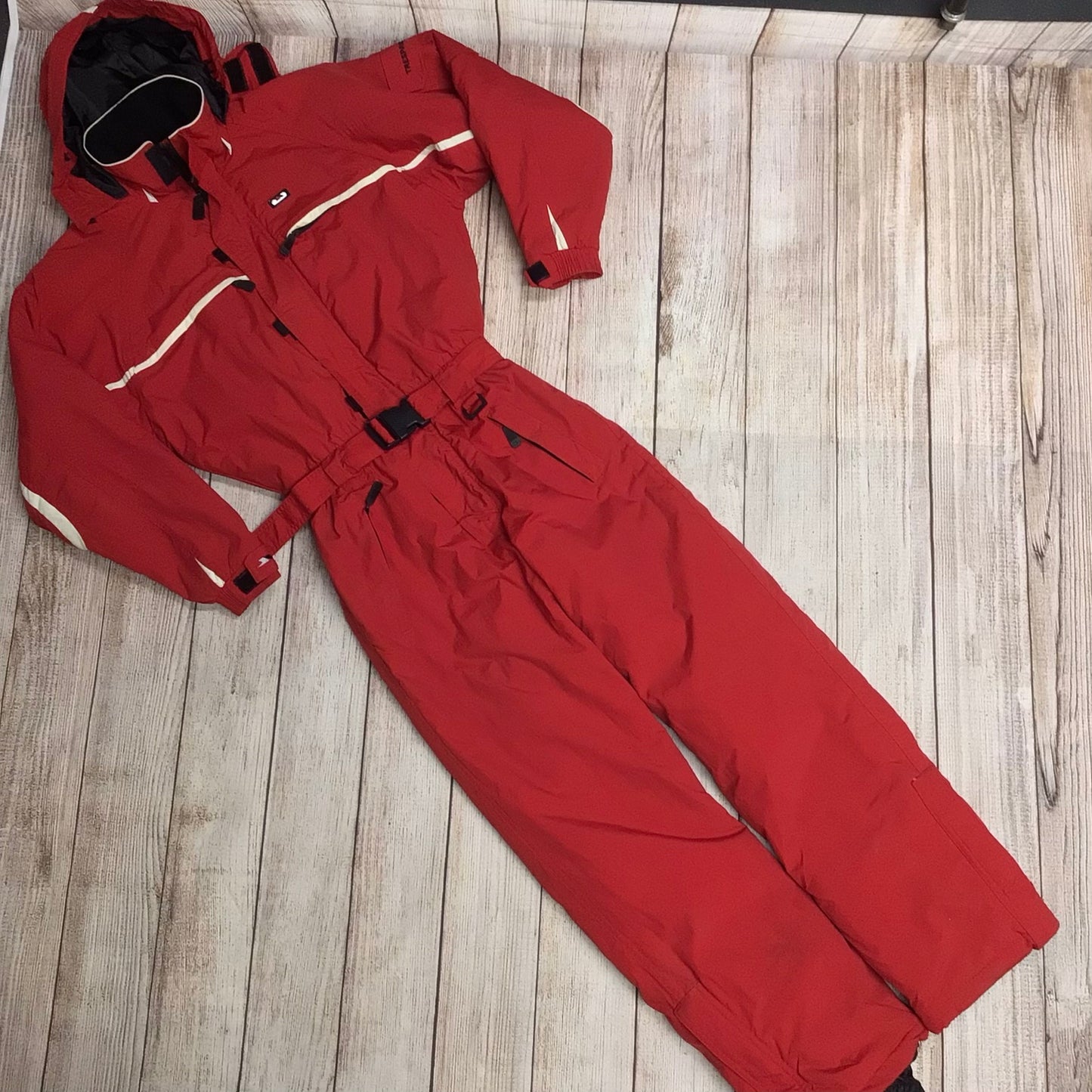 Trespass Youth Red All In One Ski Suit Size 15-16 yrs (170-176cm)