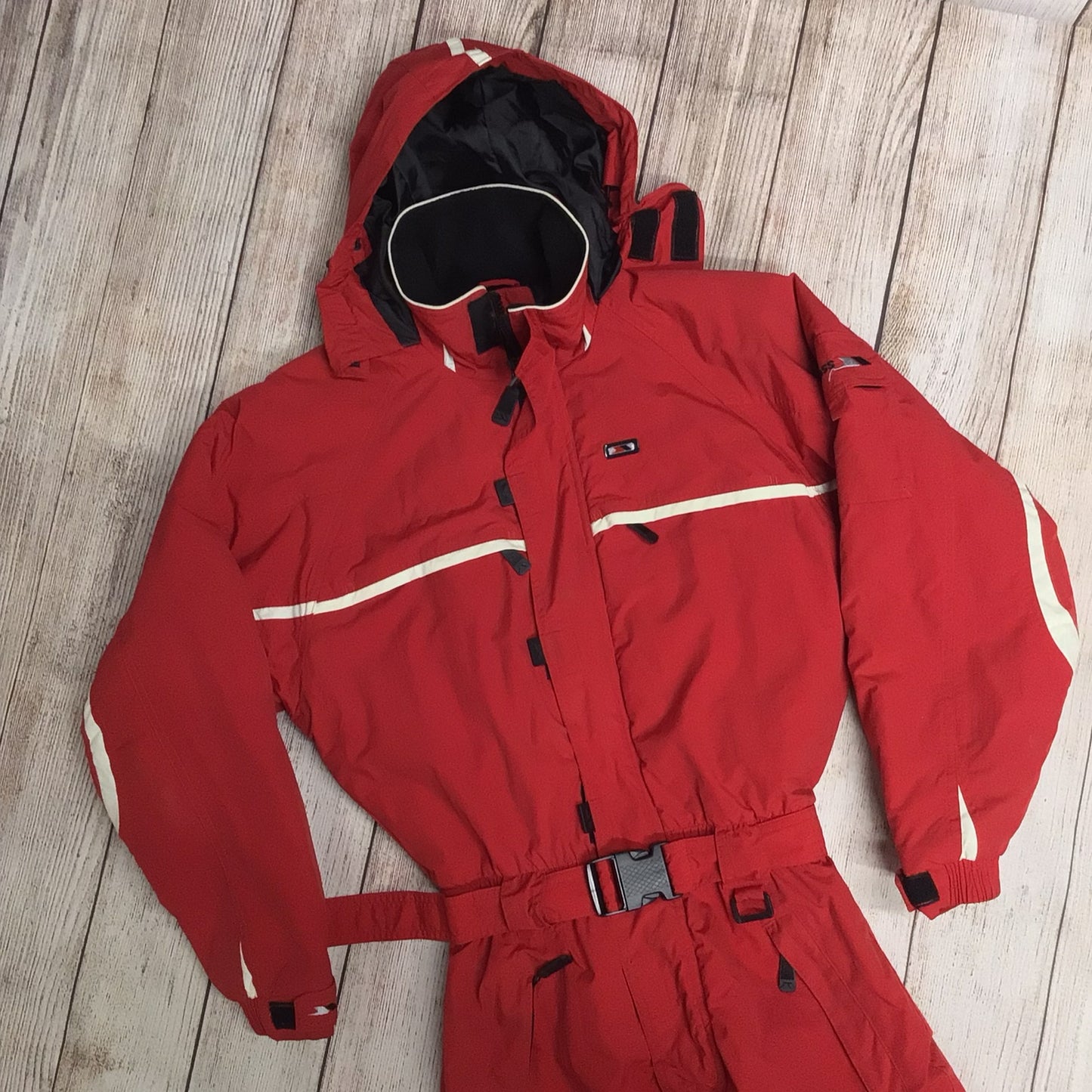 Trespass Youth Red All In One Ski Suit Size 15-16 yrs (170-176cm)